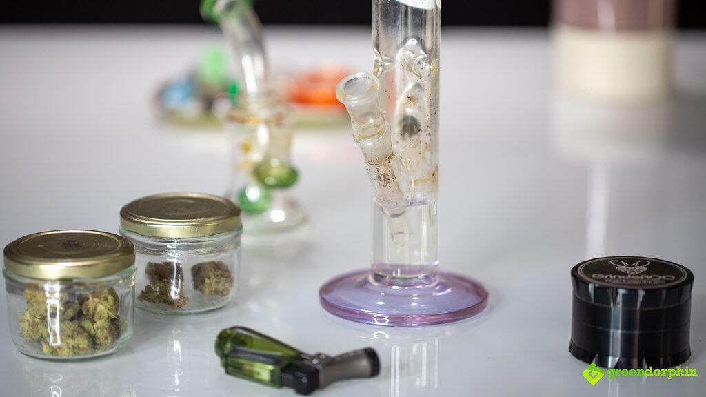 What’s The Difference Between Bubblers And Bongs